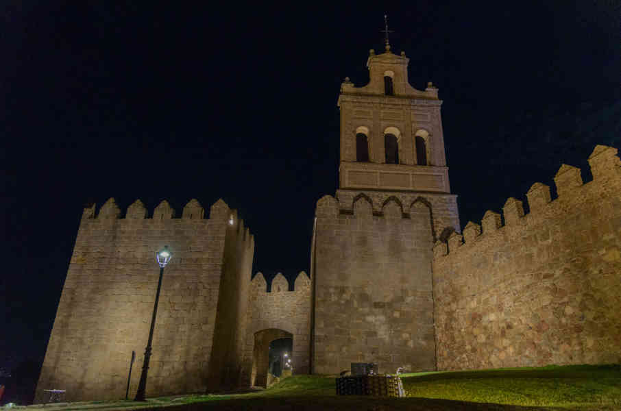 Ávila 009 - muralla - Arco del Carmen.jpg